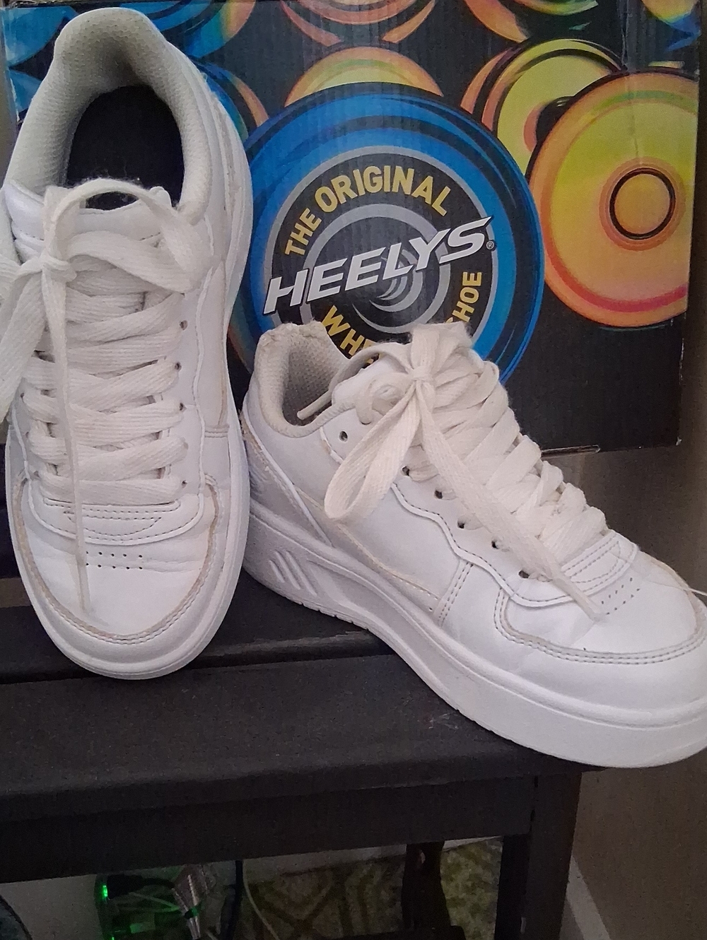 Kids Heelys White Low-Top Lace-Up Sneakers Size 1